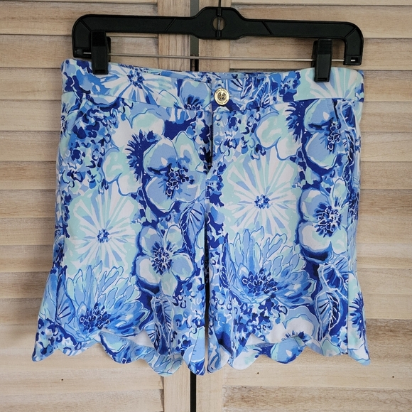 Lilly Pulitzer Blue White Floral Scalloped Strech Shorts Size 4 - Picture 3 of 10